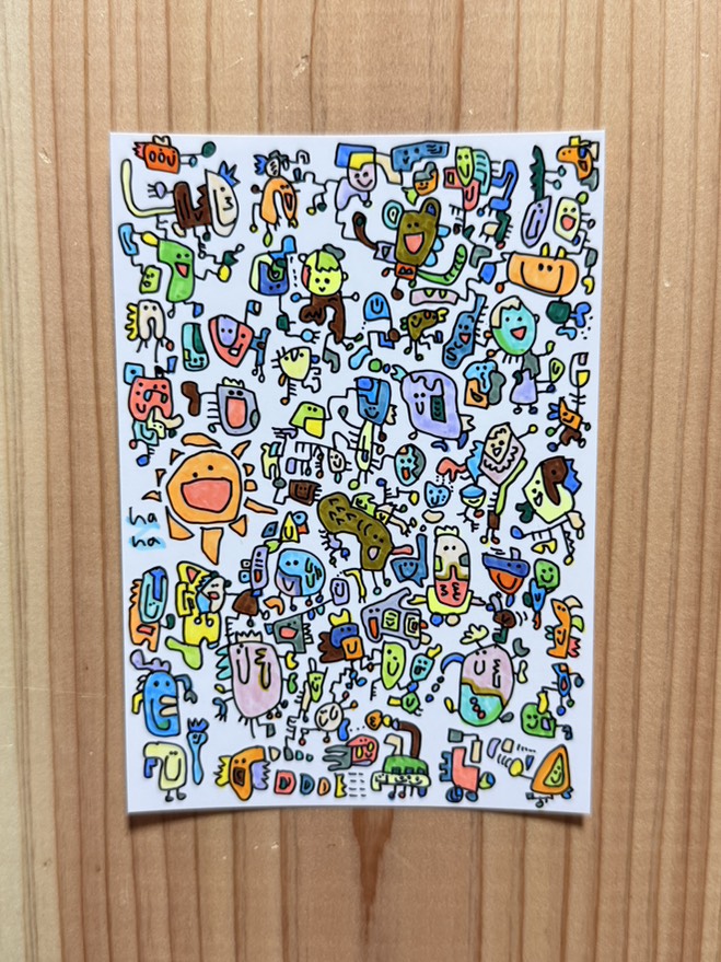 作品 052。大小の生きもののような輪郭や細かい模様が集まった絵。